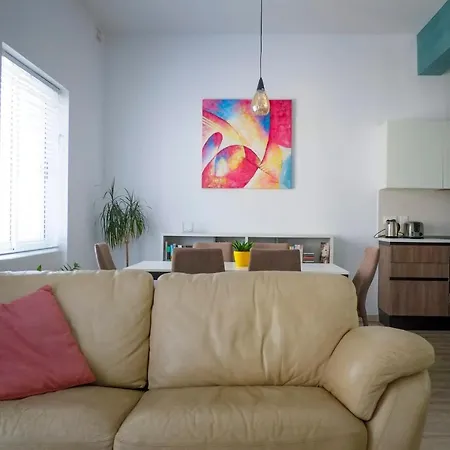 Apartament Bright And Cosy Flat In 2 Min From The Sea-hosted By Sweetstay *