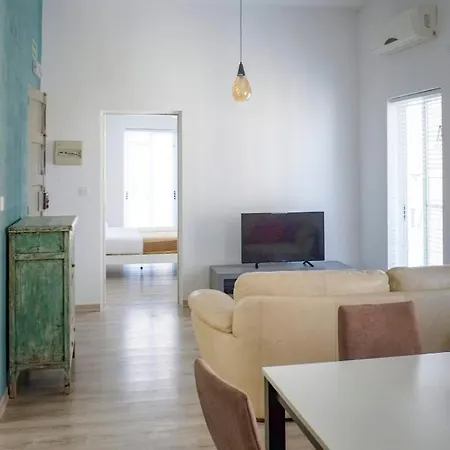 Bright And Cosy Flat In 2 Min From The Sea-hosted By Sweetstay Apartament *